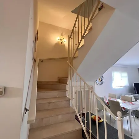Aloha Gardens 2 Bed Semi Detached House, Nueva Andalucia Apartment Marbella
